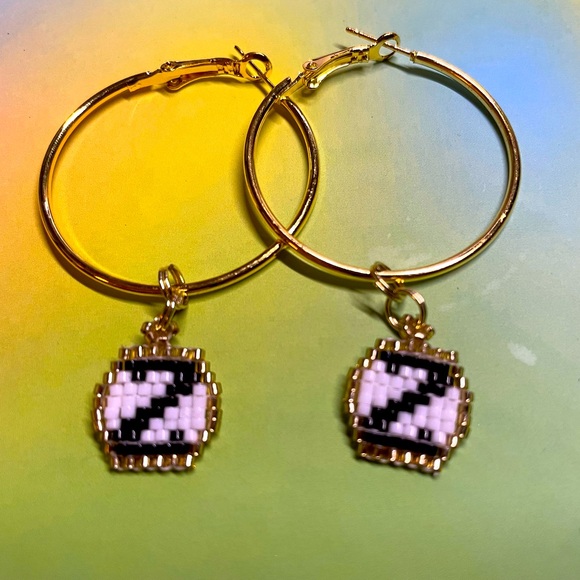 BEADED INITIAL HOOP EARRINGS- "Z" - Picture 2 of 3